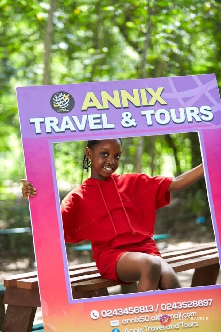 Annix travellers holding the Annix photo frame